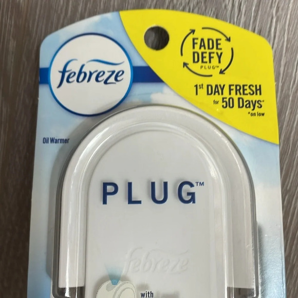 🌸 New Febreze Plug Bundle of 3 Scented Oil Warmers - Picture 2 of 6